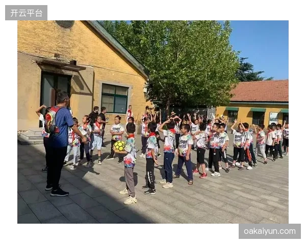 嵩皇体育小镇依托少林功夫IP联动周边百所学校，实现研学产业的稳定导入
